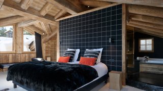 CHALET-COURCHEVEL1850-VIEUX BOIS-TETE DE LIT