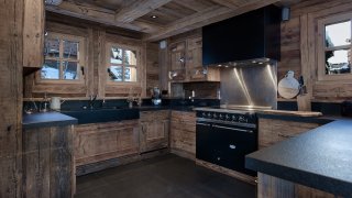 CHALET-COURCHEVEL1850-VIEUX BOIS-CUISINE