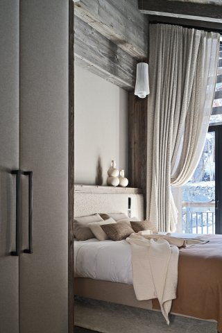 White Sand Courchevel chambre © Studio Erick Saillet