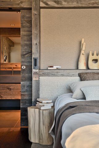 White Sand Courchevel chambre tête de lit © Studio Erick Saillet