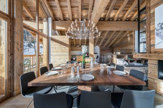 Salle a manger sous charpente-courchevel1550
