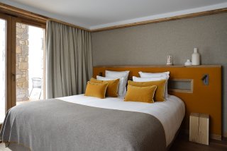 Chambre chalet jaune moutarde et gris