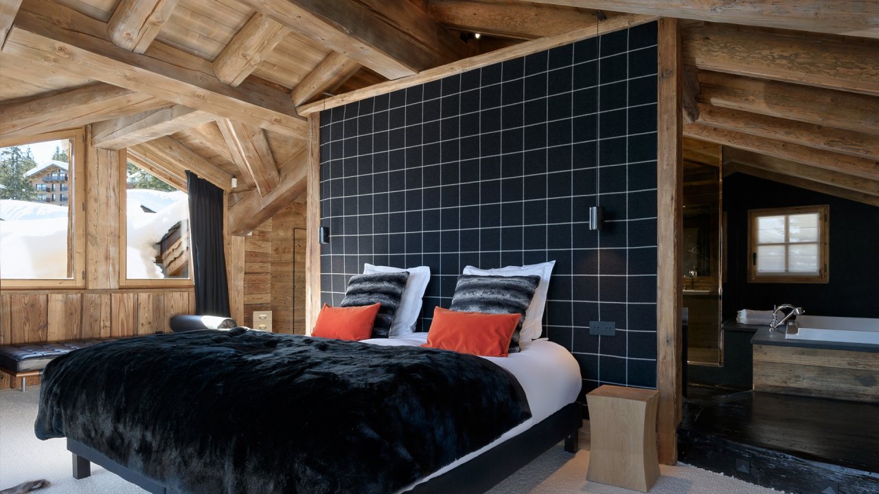 CHALET-COURCHEVEL1850-VIEUX BOIS-TETE DE LIT