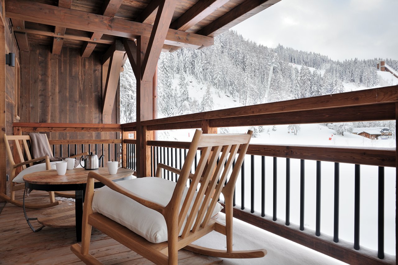 Terrasse-Mobilier bois-chalet-courchevel