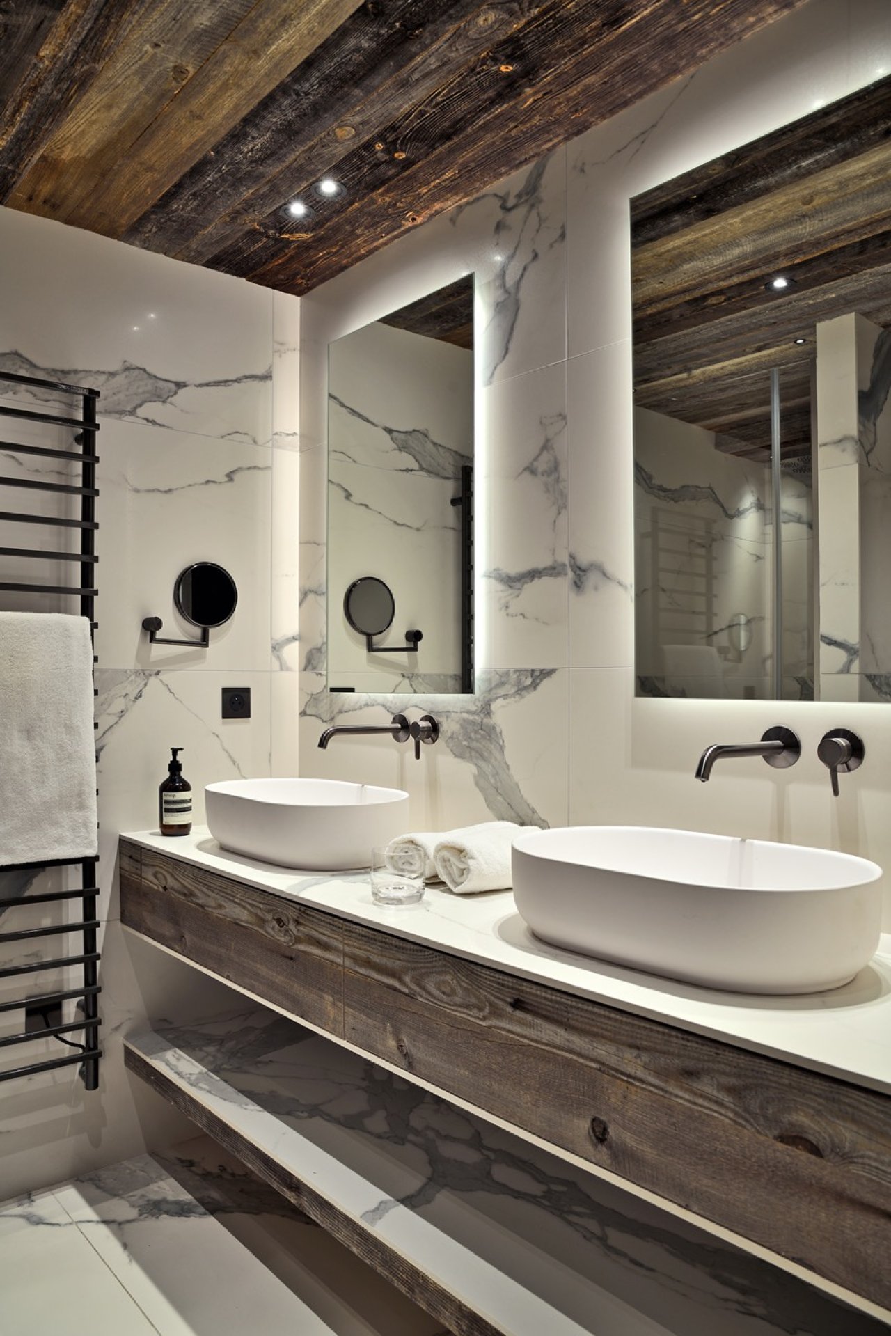 Chalet Bellarossa salle de douche ©Studio Erick Saillet