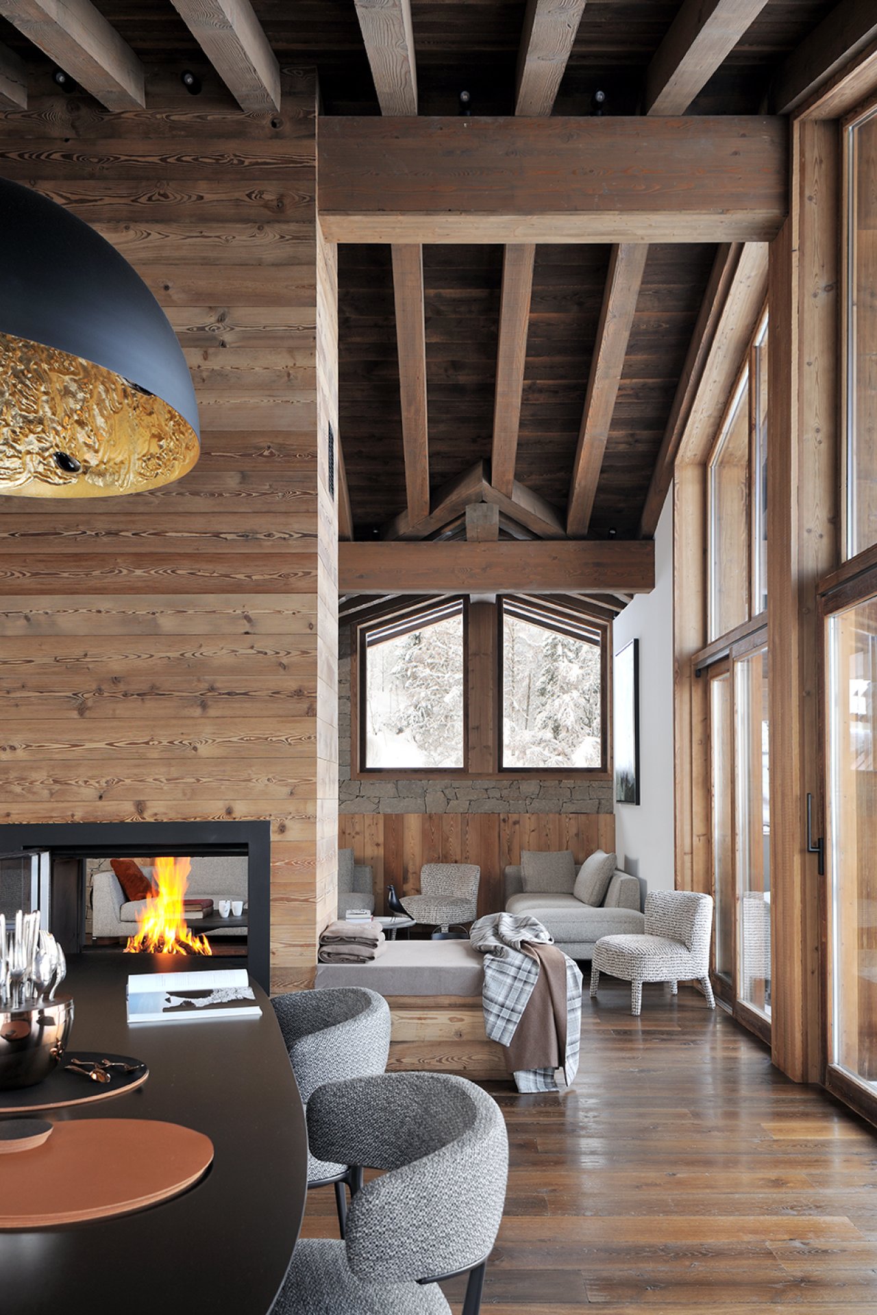 Espace jour-Cheminee-chalet-courchevel