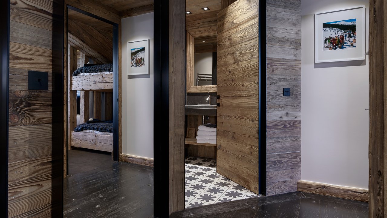 CHALET-COURCHEVEL1850-VIEUX BOIS