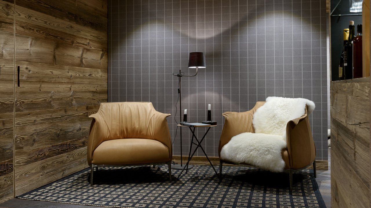 CHALET-COURCHEVEL1850-VIEUX BOIS-PETIT SALON