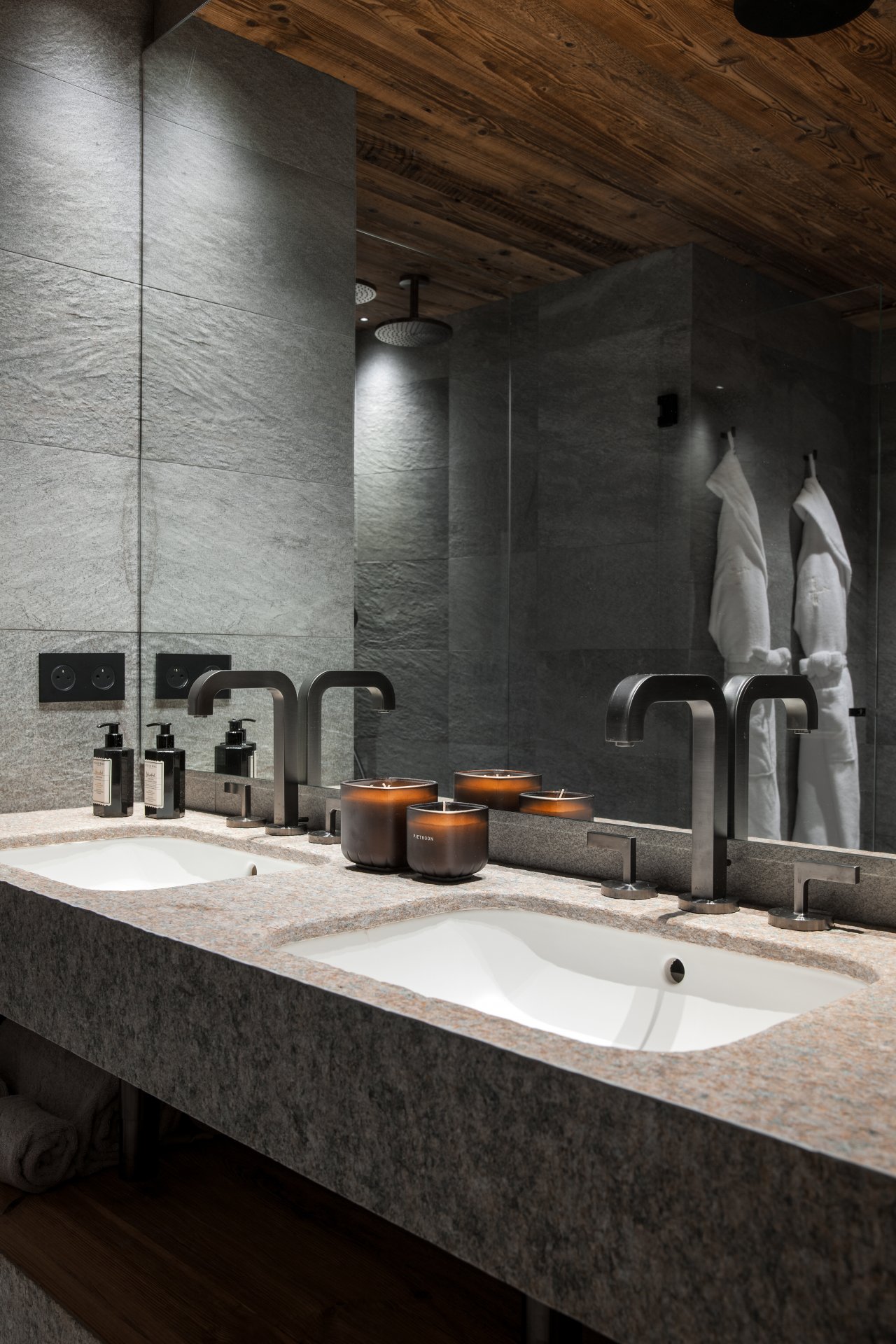 CHALET-LUXE-COURCHEVEL-SALLE DE BAIN