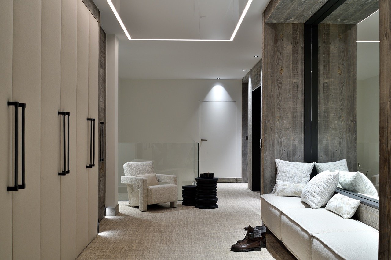 White Sand Courchevel chalet entree © Studio Erick Saillet