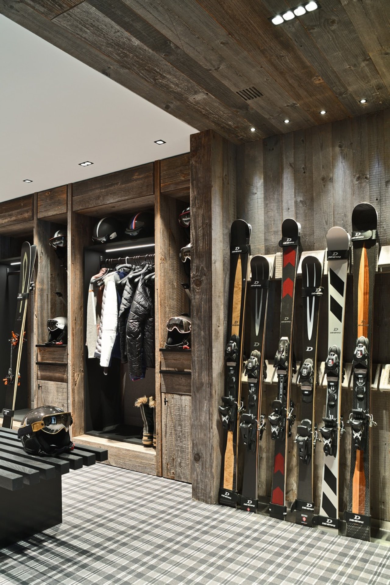 White Sand Courchevel chalet skiroom © Studio Erick Saillet