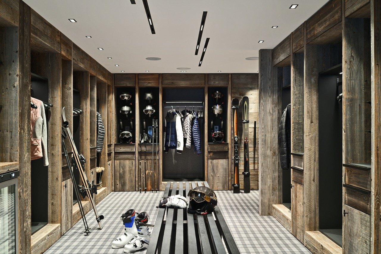 White Sand Courchevel chalet skiroom © Studio Erick Saillet