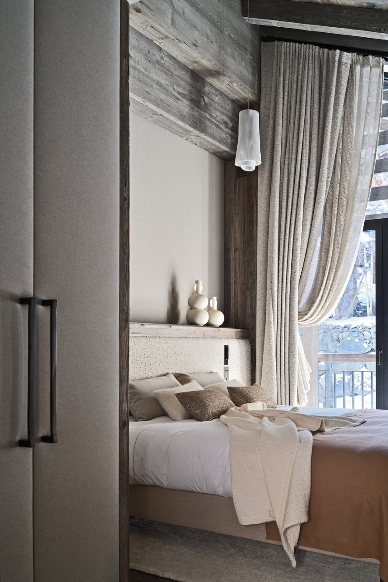 White Sand Courchevel chalet chambre © Studio Erick Saillet