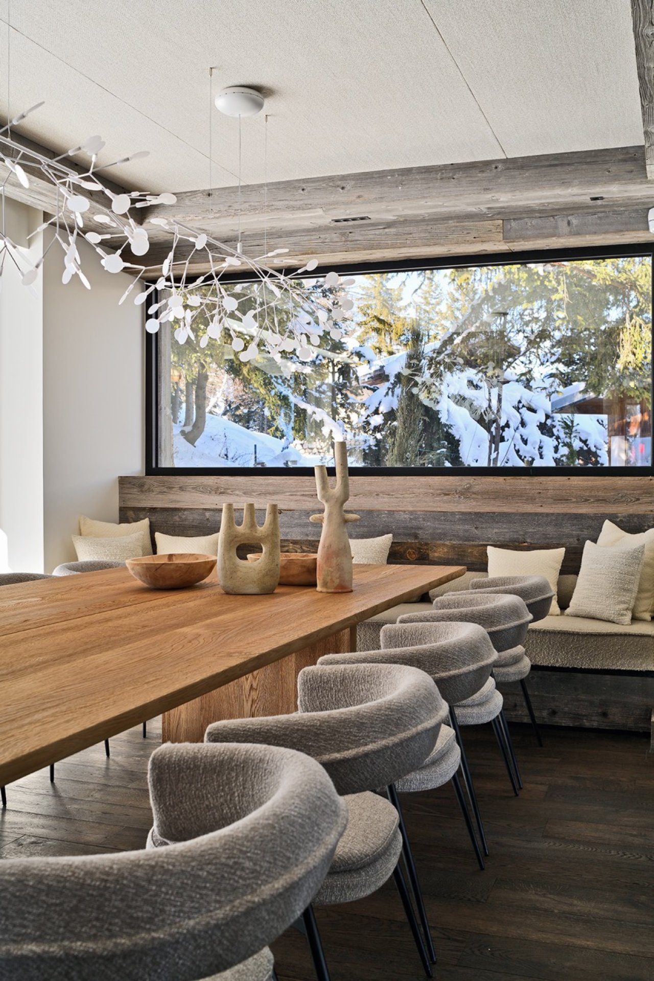 White Sand Courchevel chalet repas © Studio Erick Saillet